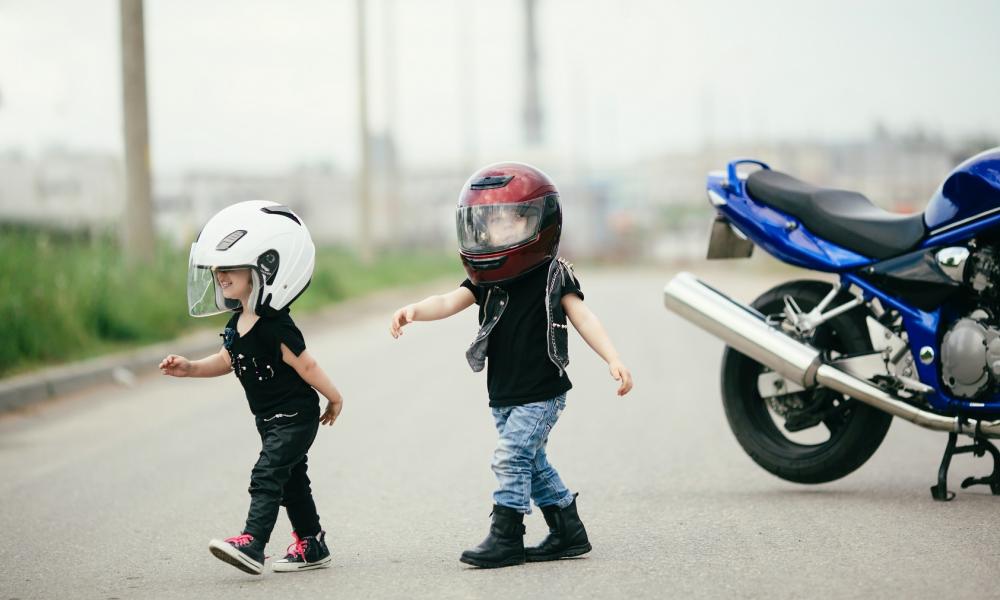Enfants motards