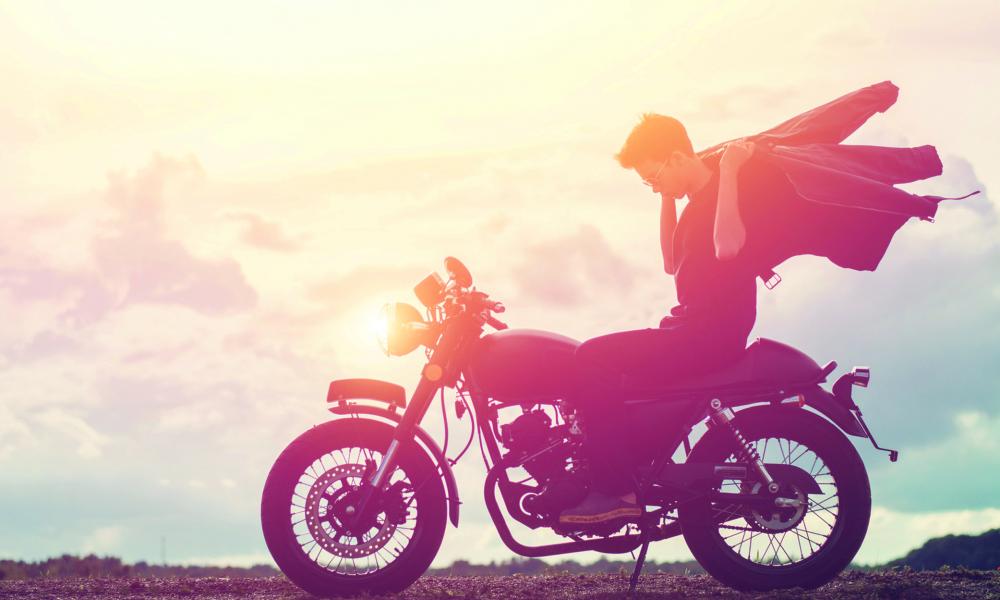 homme sur moto