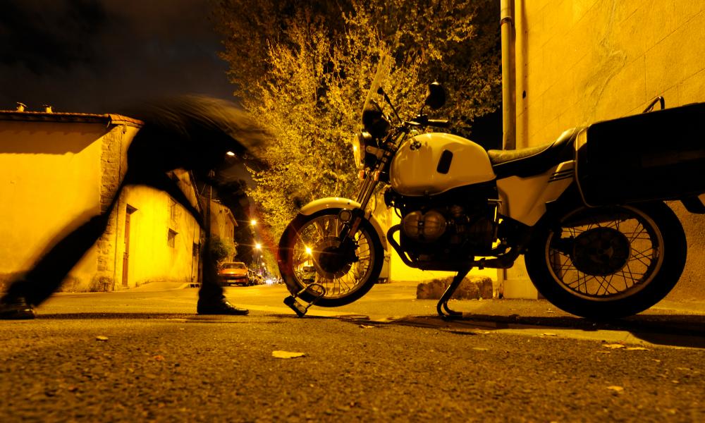 voleur moto nuit
