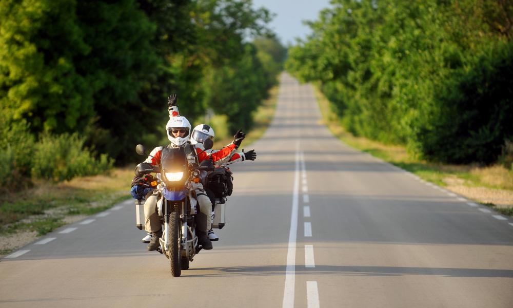 rouler à deux sur une moto 