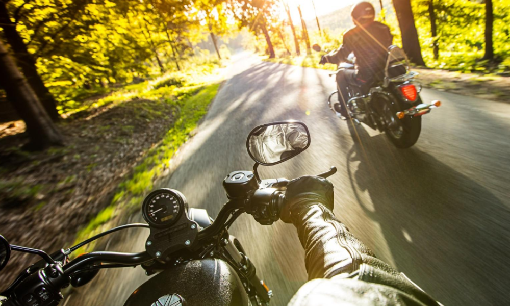 Voyager à moto : 10 conseils pour un road trip réussi !